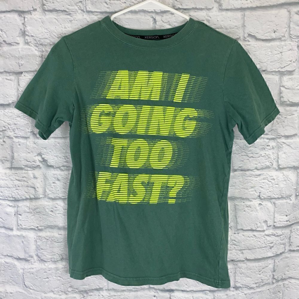 Xersion graphic print t-shirt green sz L youth